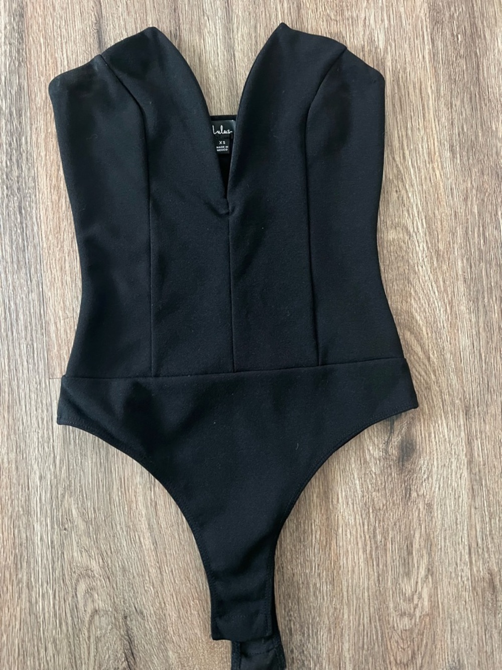 Lulu's Black Strapless V-Neck Bodysuit